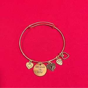 Expandable gold tone hearts Bangle Bracelet. Made with Love ❤️